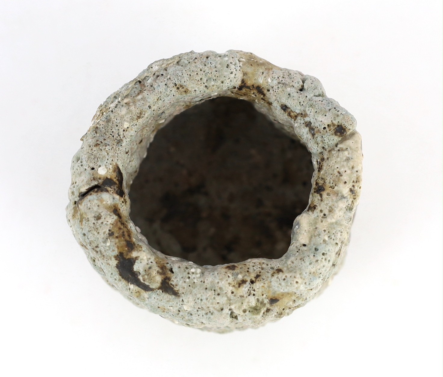 Ewen Henderson (1934-2000), a hand-built mixed laminated clay unomi, 9.4cm high